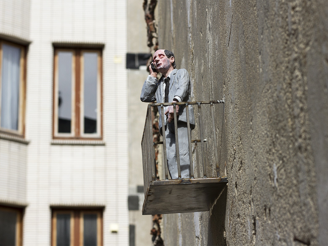 Isaac Cordal @ The Crystal Ship © Henrik Haven